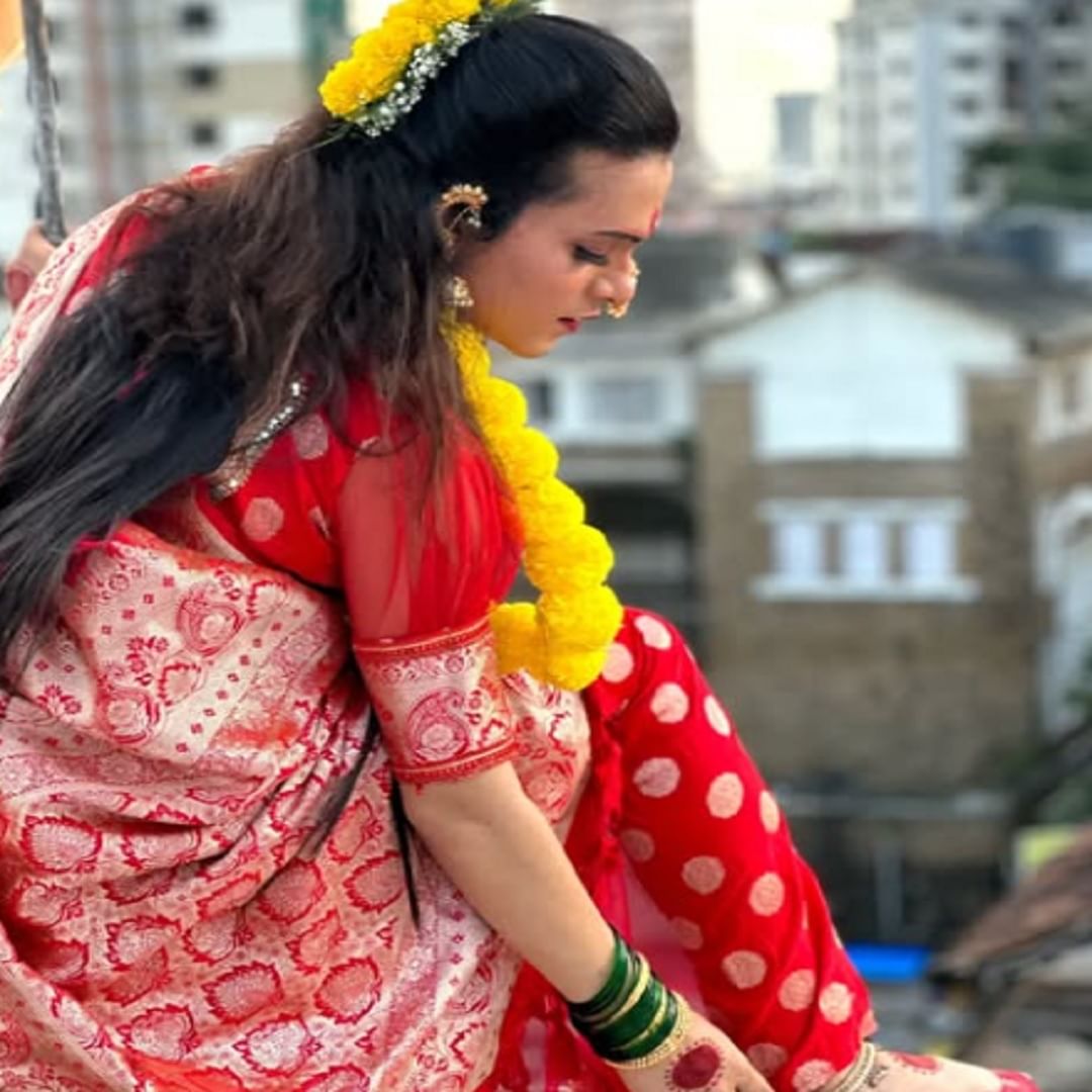 वैयक्तिक आयुष्यात आलेल्या अडचणींवर मात करत प्रणितने मराठी अभिनयक्षेत्रात नाव कमावलं. आता तिने लग्न करत आयुष्यातील पुढच्या प्रवासाला सुरुवात केली आहे.