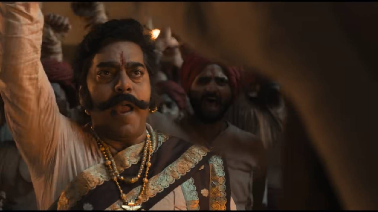 'छावा'मध्ये अभिनेते आशुतोष राणा यांनी सरसेनापती हंबीरराव मोहितेंची भूमिका साकारली आहे. या भूमिकेसाठी त्यांना 80 लाख रुपये मानधन मिळाल्याचं कळतंय.