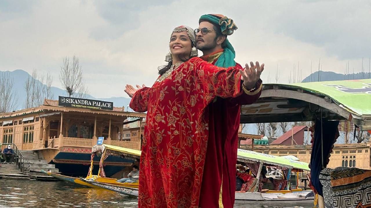 जेव्हा मी ते स्क्रीनवर पाहिलं तेव्हा माझी उत्सुकता आणखी वाढत गेली. आम्ही दल लेकला शिकारामध्ये बसूनही शूट केलं. तो ही एक छान अनुभव होता. हे सगळं स्क्रीनवर बघताना प्रेक्षकांना एक वेगळाच अनुभव मिळणार आहे. काश्मीरला शूट करण्याचा हा अनुभव सदैव माझ्या स्मरणात राहील