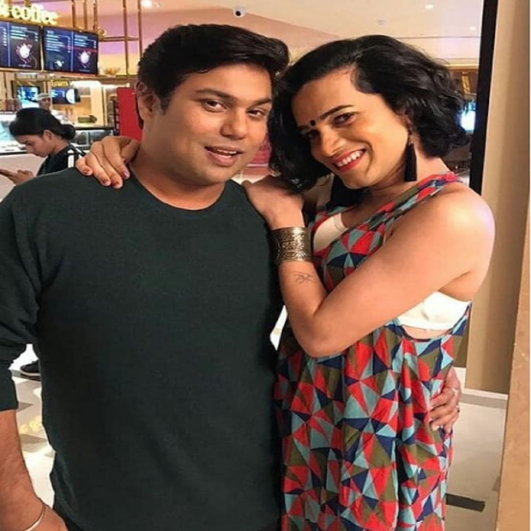 प्रणित हाटे सोशल मीडियावर खूप सक्रीय असते. तिचे इन्स्ट्राग्रावर अनेक चाहते आहेत. सध्या तिच्या लग्नाचे हे फोटो सोशल मीडियावर प्रचंड व्हायरल होत असून ते चर्चेचा विषय बनले आहेत. नेटकरी देखील तिंच अभिनंदन करत आहेत. तसेच अनेक चाहत्यांनी तिला फोटो पाहून खरंच लग्न केलं की मालिकांच्या प्रमोशनसाठी असे फोटो टाकले? असा प्रश्न देखील विचारला आहे.
