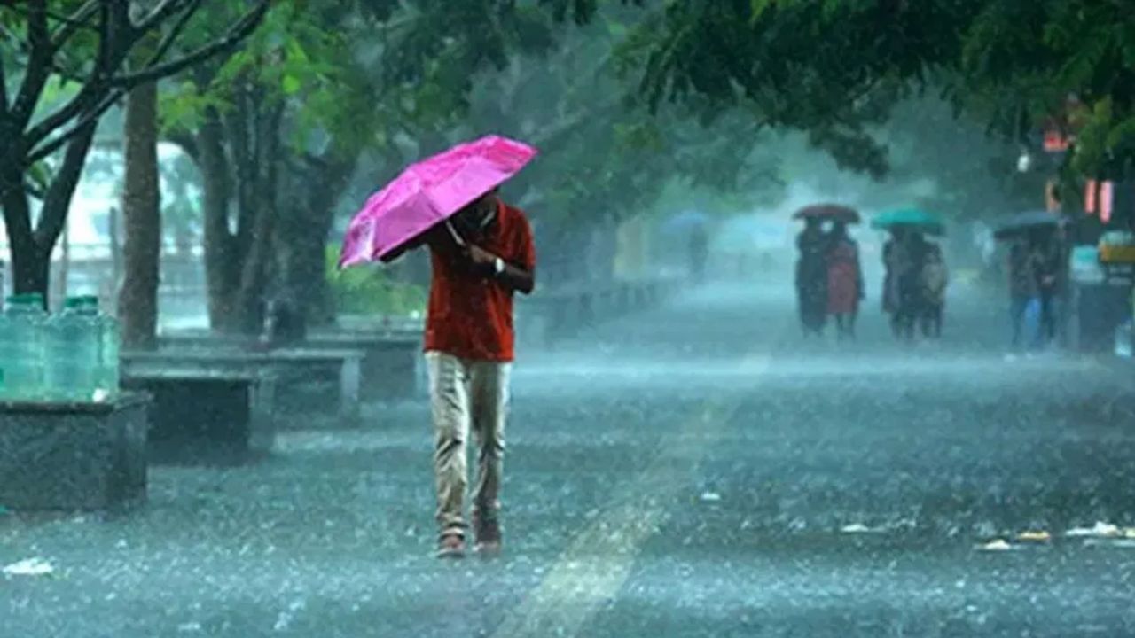 दक्षिणेकडून येणार्या वाऱ्याचा मोठा फटका बसणार असून, महाराष्ट्रासह कर्नाटकात हवामान विभागाकडून पावसाचा इशारा देण्यात आला आहे.
