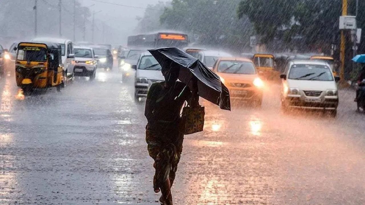 29 आणि 30 मार्चला कोकणातील काही जिल्ह्यांना अवकाळी पावसाचा तडाखा बसण्याची शक्यता आहे. तर राज्यातील इतर काही भागांमध्ये तुरळक ठिकाणी हलक्या ते मध्यम स्वरुपाच्या पावसाचा अंदाज वर्तवण्यात आला आहे.