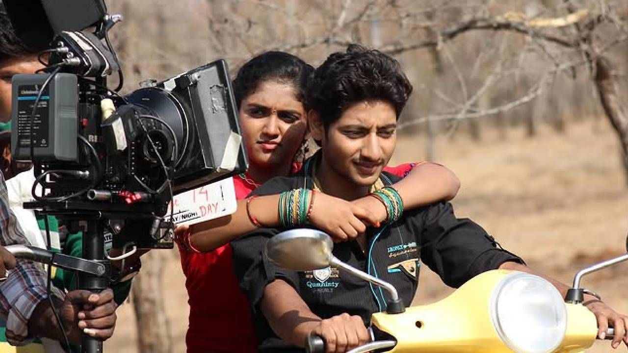 या चित्रपटाने केवळ महाराष्ट्रातच नाही तर बॉलिवूडमध्येही प्रचंड लोकप्रियता मिळवली होती. 100 कोटी रुपयांची कमाई करणारा हा पहिला मराठी चित्रपट ठरला होता. 