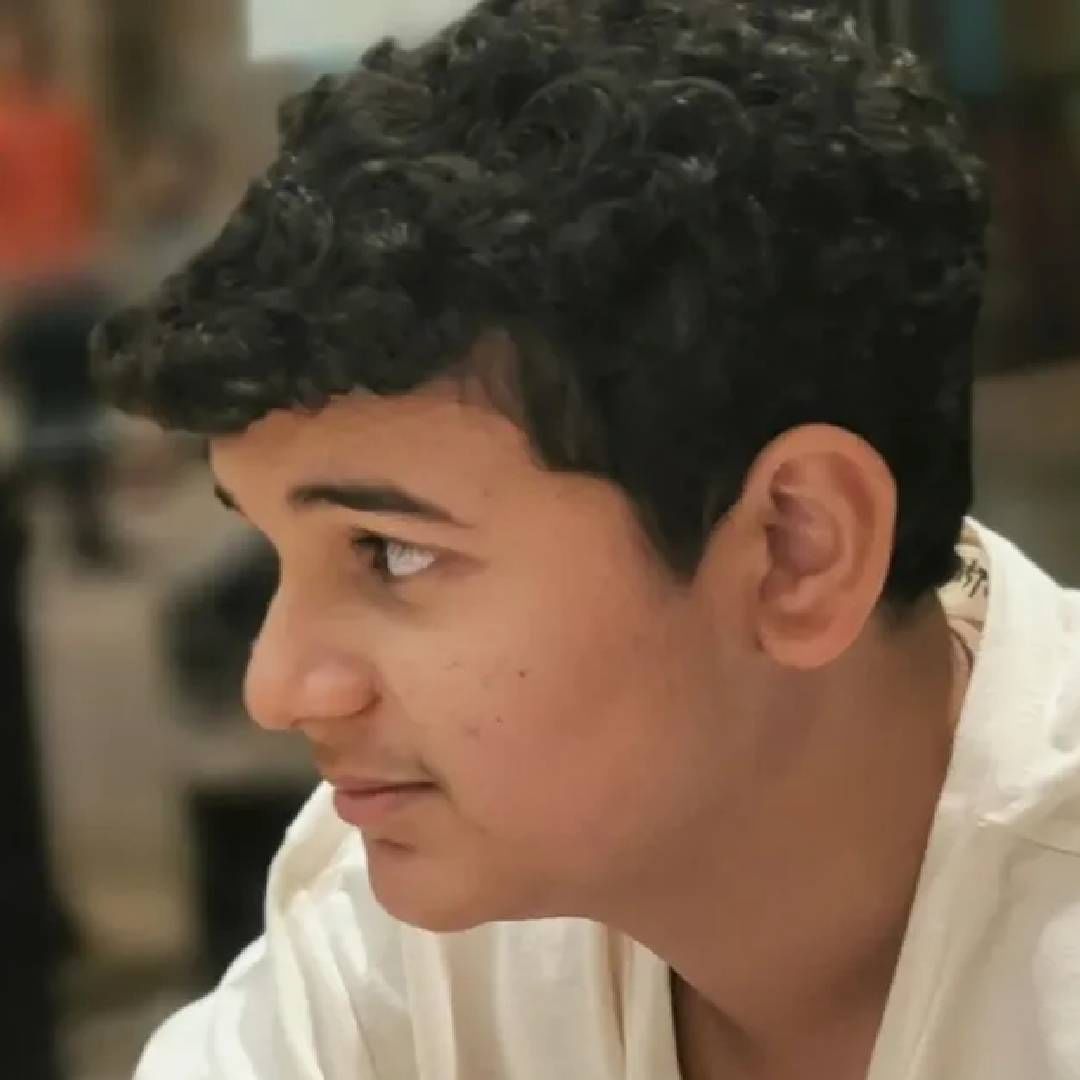 नुकतंच सोनू निगमने सोशल मीडियावर त्याच्या मुलाचे फोटो शेअर केले आहेत. हे फोटो पाहून चाहते थक्क झाले आहेत. निवान केवळ गायनातच निपुण नाही तर त्याने त्याच्या तंदुरुस्तीवरही काम केलंय.