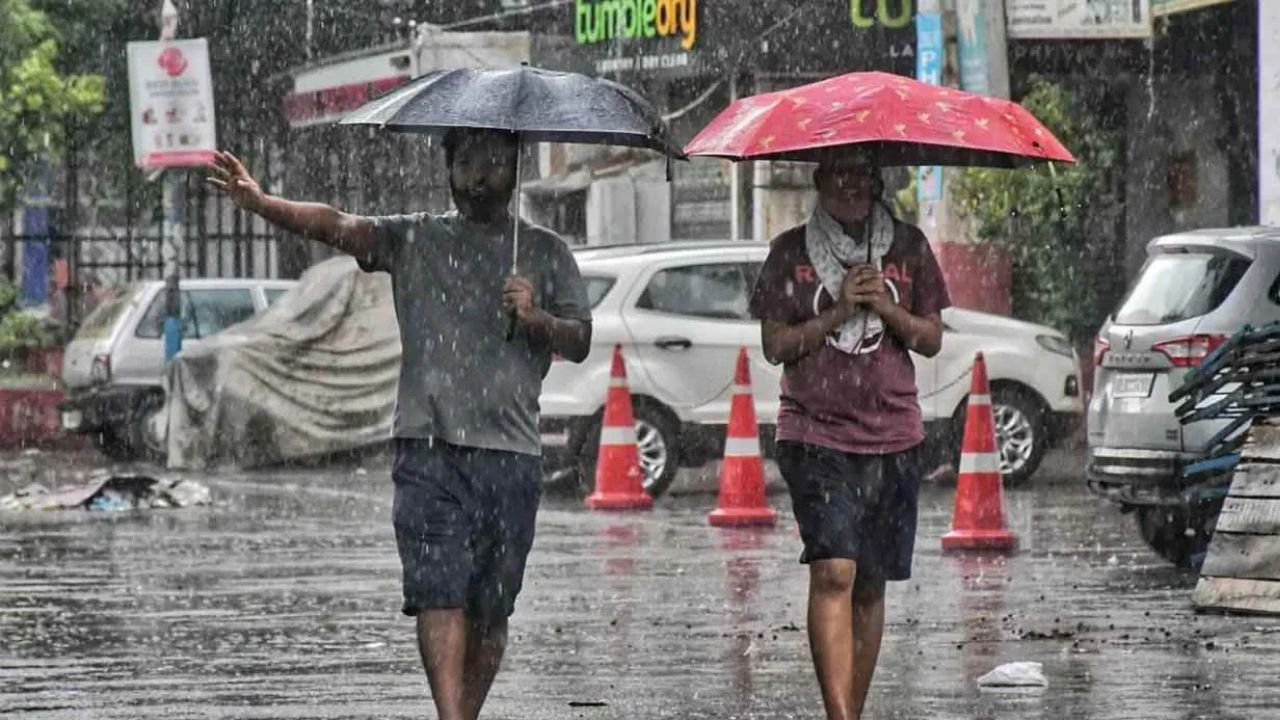तर उर्वरित भागामध्ये हवामान विभागाकडून यलो अलर्ट देण्यात आला आहे. या भागांमध्ये तुरळक ठिकाणी हलक्या ते मध्यम स्वरुपाच्या पावसाची शक्यता आहे.