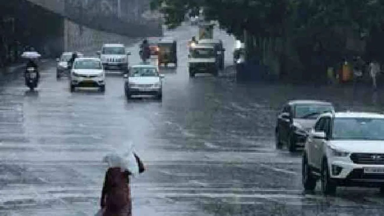 एकीकडे महाराष्ट्रात तर पावसाचा इशारा देण्यात आलाच आहे,पण दुसरीकडे कर्नाटक आणि तामिळनाडूमध्ये देखील जोरदार पावसाची शक्यता हवामान विभागाकडून वर्तवण्यात आली आहे.