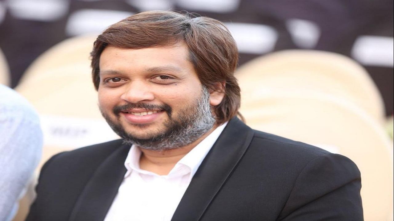 बंगळुरीकील व्हर्स इनोव्हेशन्सच्या अर्जात थकबाकीचा उल्लेख करण्यात आला आहे. अर्जात आर्थिक थकबाकी आणि करारातील अटींचं उल्लंघन केल्याचाही आरोप करण्यात आला आहे.