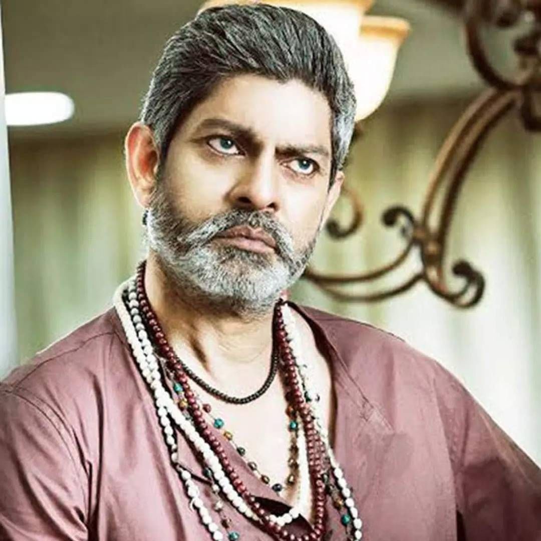 दाक्षिणात्य चित्रपटसृष्टीतील प्रसिद्ध अभिनेते जगपती बाबू यांनी या चित्रपटासाठी एक कोटी रुपये मानधन घेतल्याचं कळतंय.  