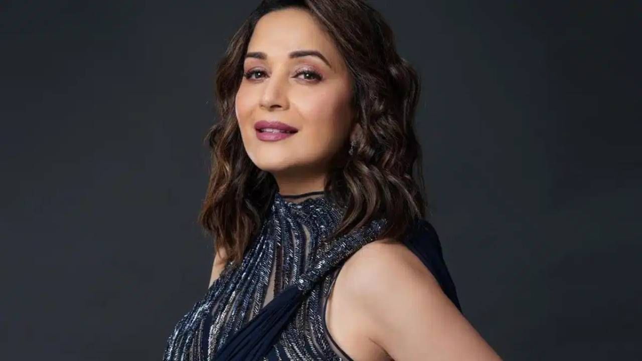 'मात्र, माधुरी त्याच्यासमोर झुकली नाही. तिने थेट दुबईला जाण्यास नकार दिला होता. ते ऐकून अनिश इब्राहिमला प्रचंड राग आला होता. त्याने माधुरीला संपवण्याचा निर्णय घेतला होता. तिची सुपारी दिली होती. पण क्राइम ब्रांचला याविषयी माहिली मिळाली होती' असे जितेंद्र म्हणाले.