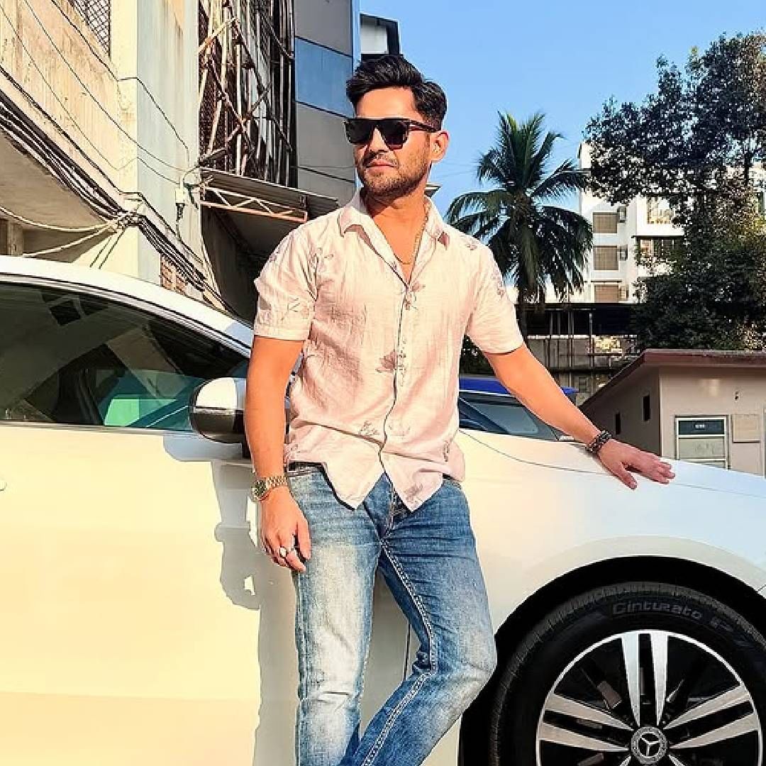 आधीच्या दोन्ही भूमिकांपेक्षा वेगळी अशी ही व्यक्तिरेखा आहे. या मालिकेत मी यश धर्माधिकारी हे पात्र साकारतोय. दिसायला अतिशय देखणा, आपल्या लूक्सबद्लल सदैव जागृक असलेल्या यशला फॅशनची उत्तम जाण आहे. अनेक मुली यशच्या प्रेमात आहेत मात्र यशने आईला वचन दिलं आहे की तिच्या आवडीच्या मुलीशीच लग्न करेन,