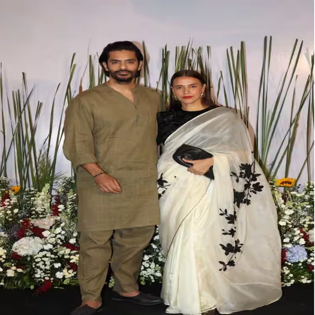 सलमान खानच्या पार्टीत नेहा धुपिया आणि अंगद बेदीही पोहोचले होते. यावेळी नेहा काळ्या रंगाच्या ब्लाउजसह ऑफ-व्हाइट साडीमध्ये खूपच सुंदर दिसत होती. अंगदने खाकी रंगाचा कुर्ता घातला होता आणि तोही छान दिसत होता.