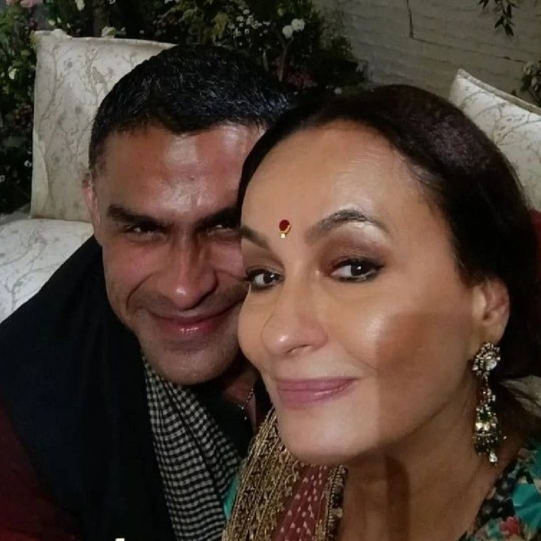 माझ्यात गोष्टींना सामोरं जायची हिंमत होती. परंतु मी काहीच चुकीचं केलं नव्हतं. तरीसुद्धा मला खूप काही सहन करावं लागलं होतं. आजसुद्धा मला सगळं आठवतंय. दु:ख या  गोष्टीचं होतं जेव्हा लोक तुम्हाला गद्दार म्हणतात आणि तुम्ही काहीच चुकीचं केलेलं नसतं. तुम्ही लोकांवर विश्वास ठेवणं बंद करता