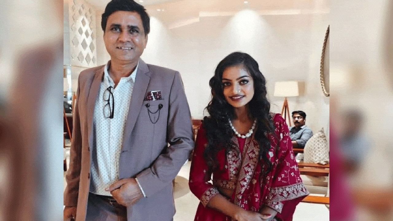 सनोज मिश्रा याला नुकताच पोलिसांनी अटक केली असून त्याच्यावर बलात्कारासारखे गंभीर आरोप आहेत. सनोज याच्या अटकेनंतर सोशल मीडियावर खळबळ माजली आहे.