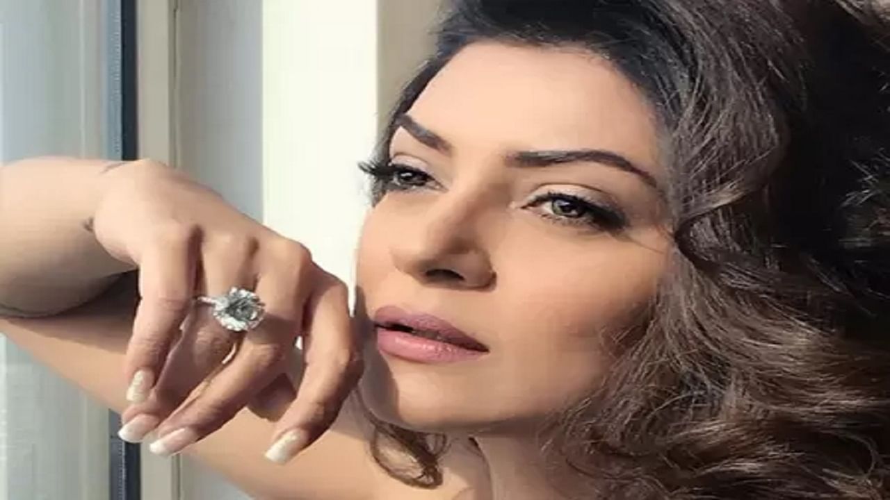 सुष्मिताचं नाव अनेक सेलिब्रिटींसोबत जोडण्यात आलं. पण कोणासोबतच अभिनेत्रीचं नातं लग्नापर्यंत पोहोचलं आहे. सुष्मिता म्हणाली होती, 'माझ्या आयुष्यात आलेले सर्व पुरुष चांगले होते. पण माझ्यासाठी वाईट होते...' असं देखील अभिनेत्री म्हणाली. 