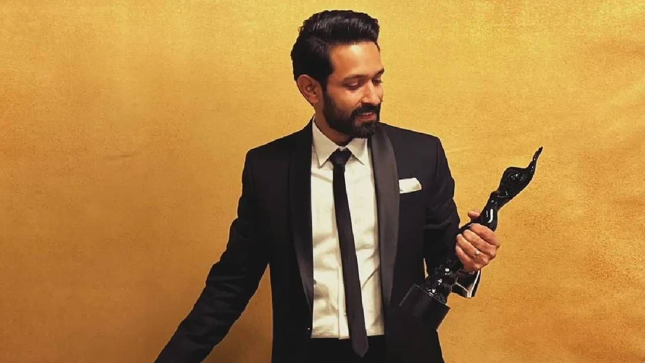 विक्रांतचे वडील ख्रिश्चन असून आई शीख धर्माची आहे. त्याच्या मोठ्या भावाने इस्लाम धर्म स्वीकारला आहे. तर विक्रांत मेसीची पत्नी शीतल ठाकूर हिंदू आहे. 'अनफिल्टर्ड बाय समदीश' पॉडकास्टवर विक्रांतने सांगितले की, मोठे होत असताना त्याने धर्मावर सर्व प्रकारच्या चर्चा आणि वादविवाद पाहिले आहेत.