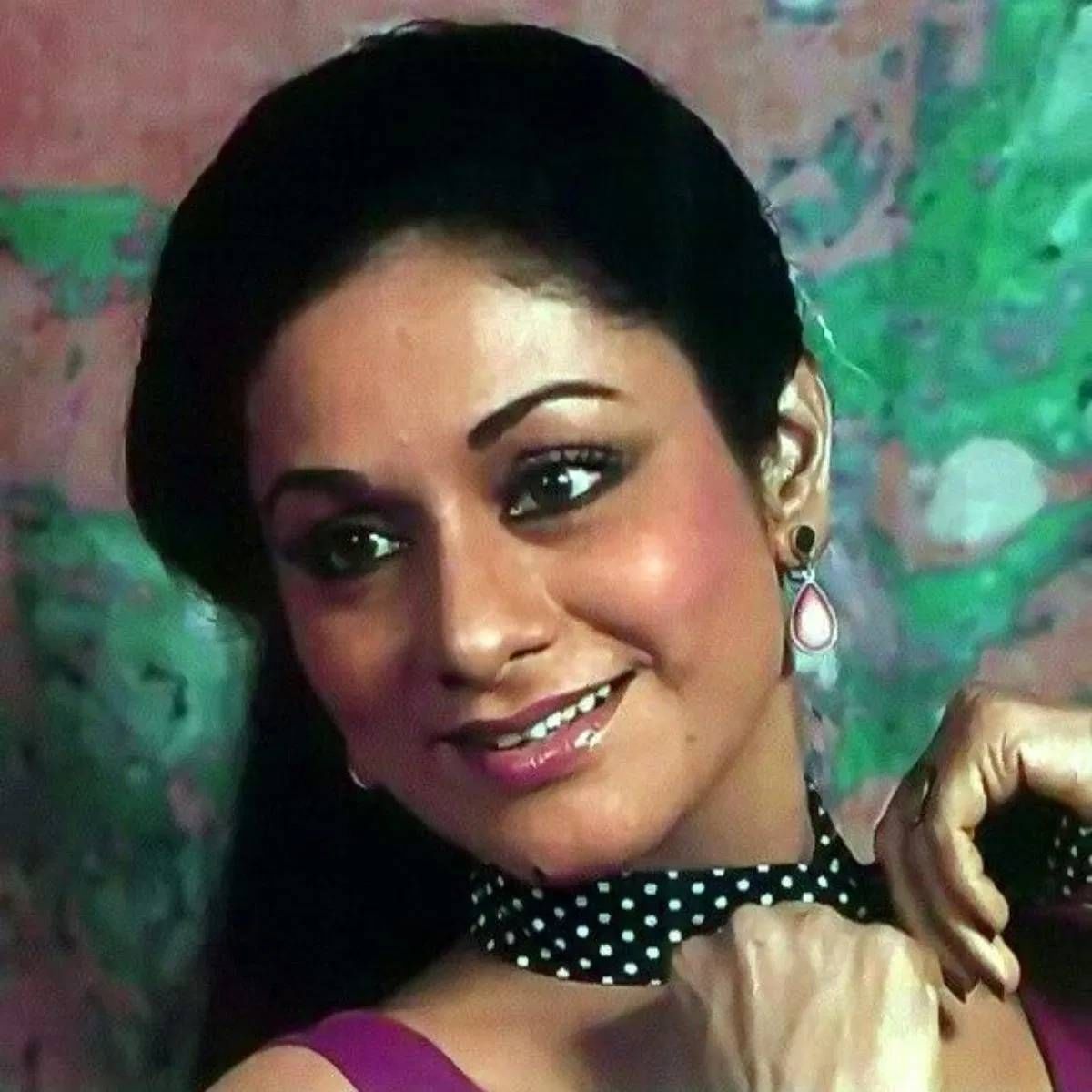 त्यांनी सांगितलं की, चित्रपटात एक दृश्य होतं, ज्यामध्ये त्यांना शशि कपूर यांना घट्ट मिठी मारायची होती. सीन शूट झाल्यावर दिग्दर्शकाने 'कट' म्हटलं, पण त्यानंतर अरुणा यांनी दिग्दर्शकाला रीटेक घेण्याची विनंती केली.