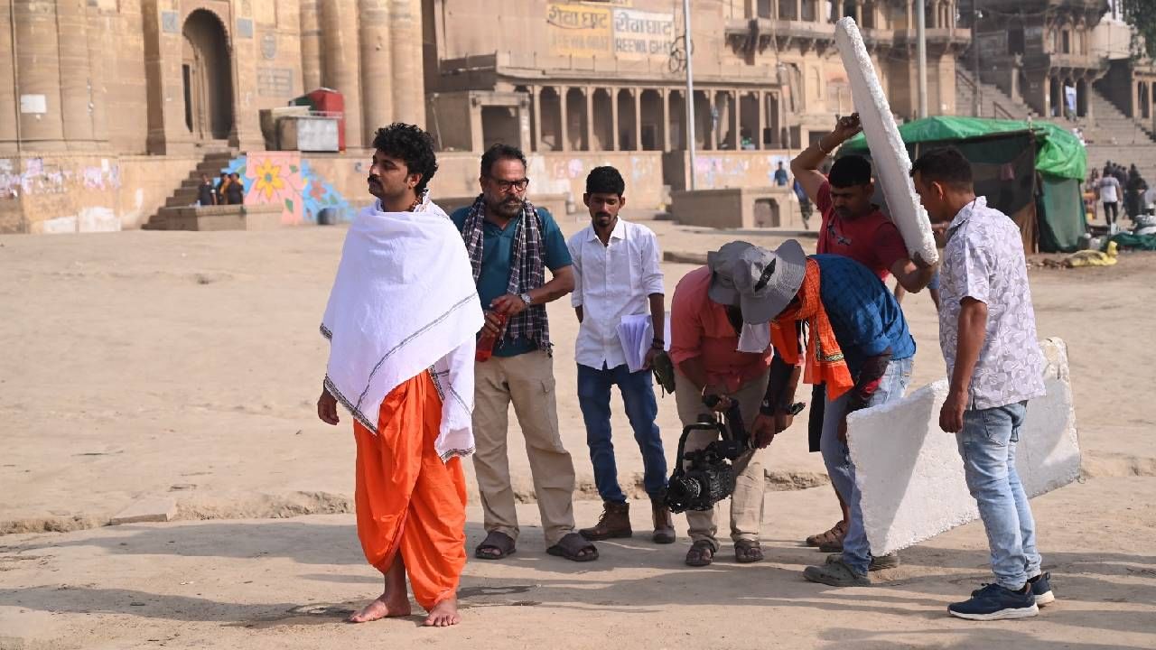 वाराणसीच्या गल्लीमध्ये मी चढावर आठ-नऊ किलोमीटर सलग सायकल चालवली आहे. खूप भयंकर हाल झाले होते माझे. सायकल जोरात चालवायची होती आणि त्यात सायकलची चेनही निघत होती. दोन-तीन वेळा मी पडता पडता वाचलो. तिकडे गर्दीही होती.
