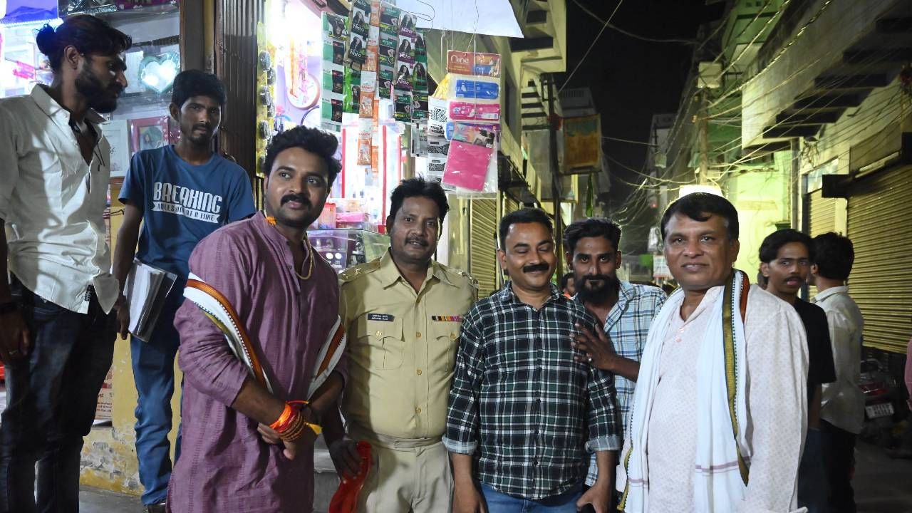 वाराणसीतील शूटिंगबद्दल त्याने पुढे सांगितलं,
