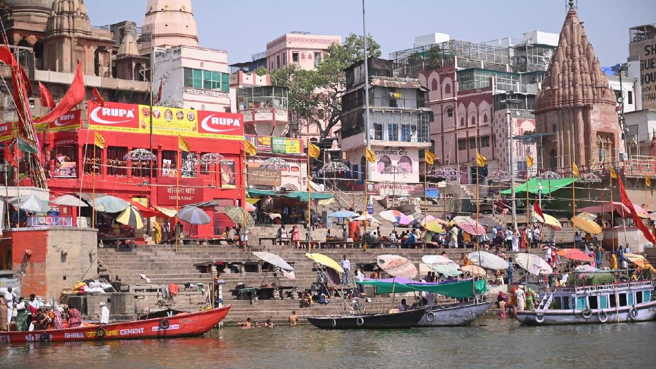 तिकडच्या भाषेचा एक लहेजा आहे. गंगा किनार आणि घाटांचं सौंदर्य अनुभवायचं होत. जसं मला कळलं की वाराणसीला शूटिंग आहे, तेव्हा माझा उत्साह अधिक वाढला. मागच्या सिझनमध्ये आम्ही राजस्थानमध्ये शूट केलं होतं. तेव्हा मला तिकडची भाषा शिकायला मिळाली आणि राजस्थानी खाद्यपदार्थांचा आस्वाद घेता आला,