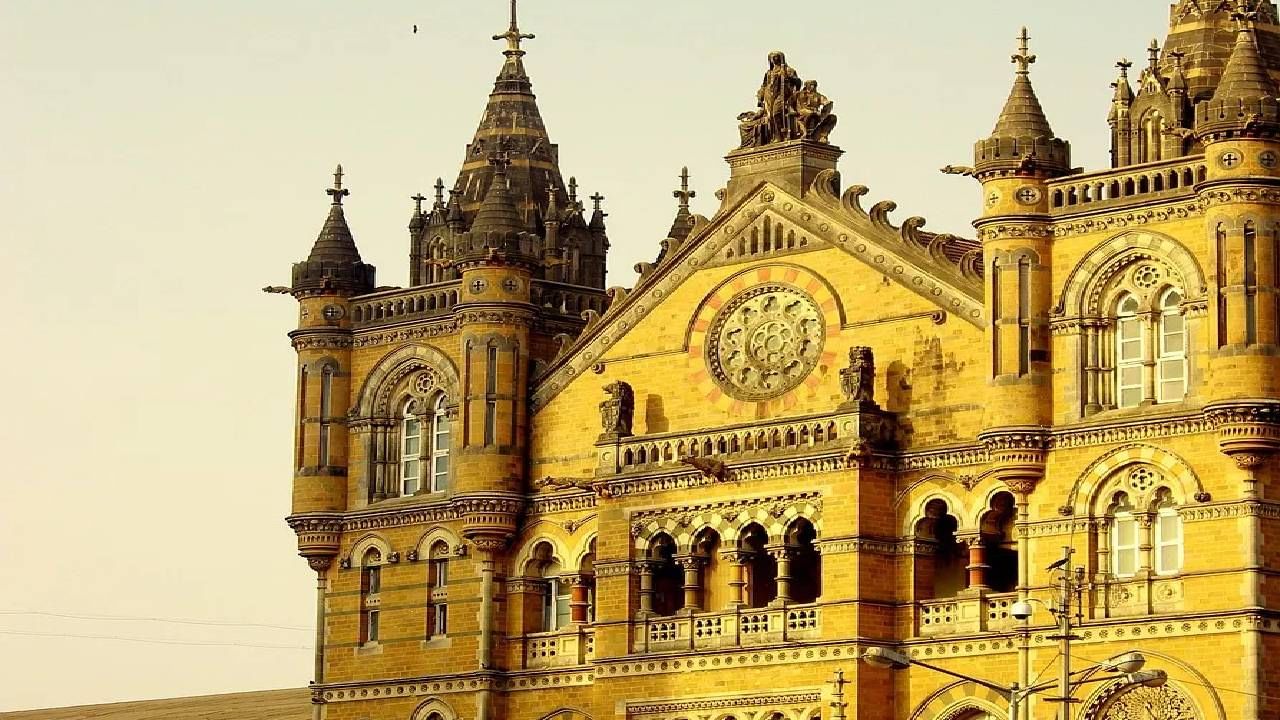 ही बुलेट ट्रेन मुंबई-अहमदाबाद हाय-स्पीड रेल कॉरिडोरमध्ये 12 स्टेशन्समधून जाईल. यात ठाणे, विरार, बोइसर, वापी, सूरत  आणि वडोदरा स्टेशन्स आहेत. 