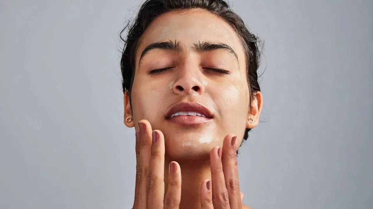 सकाळी कोवळ्या उन्हात बसल्याने व्हिटॅमिन डीची कमतरताना कमी होण्यास मदत होते. हा सर्वात मोठा आणि चांगला उपाय म्हणावा लागेल.