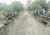 शहापूर-सरळांबे रस्त्याची चाळण, खड्ड्यांमुळे पुलाचा रस्ता खिळखिळा