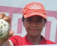 एकही धाव न देता घेतल्या 7 विकेट; इंडोनेशियाच्या महिला खेळाडूने रचला विश्वविक्रम