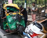 चालकाला फिट आल्यानं चुकून एक्सीलेटर पाय पडला, बस अनियंत्रित झाली अन् 9 वाहनांना धडकली
