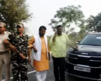 बिहारमध्ये भाजपच्या माजी आमदाराच्या गाडीत सापडली दारू, पोलिसांकडून अटक