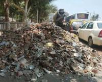 पालिका म्हणते, राडारोडा हटवला; बेकायदा बांधकामाच्या डेब्रीजमुळे कुर्ल्यात वाहतूककोंडी, हायकोर्टात दोन आठवड्यांनी पुन्हा सुनावणी