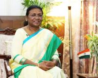 राष्ट्रपती दौप्रदी मुर्मू यांच्या सुरक्षेत निष्काळजीपणा, हेलिकॉप्टरची चाके खड्ड्यात रुतली