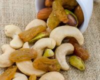 दिवाळीत काजू, बदाम, मनुके खाताय… सावधान ! एपीएमसीत भेसळ; मसाला मार्केटमध्ये एफडीएचा छापा