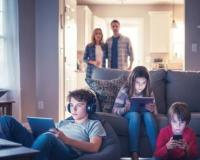 साय-फाय  – आयुष्याचा सोशल खेळ