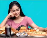 Health Tips : आयुष्यात कधीच खाऊ नका हे पदार्थ, अन्यथा लवकर दिसायला लागाल म्हातारे