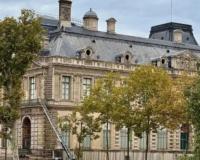 फ्रान्सच्या ऐतिहासिक संग्रहालयात चोरी, 7 मिनिटांत 9 मौल्यवान दागिने लंपास