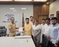 बोगस नावे घुसवणाऱ्या अधिकाऱ्यांना अटक करा! नवी मुंबईत मतदार यादी विक्रीला? मनसेची पोलीस आयुक्त कार्यालयावर धडक