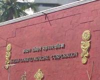 केडीएमसी अधिकाऱ्याच्या खुर्चीला ‘चपलेचा हार’; पाणी समस्येवरून नागरिकांचा संताप