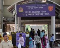 केईएमच्या डॉक्टरवर प्राणघातक हल्ला, तिघांविरोधात गुन्हा दाखल