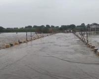 Latur News – मांजरा नदीवरील पुल पुराच्या पाण्याखाली, दहा गावातील वाहतूक ठप्प