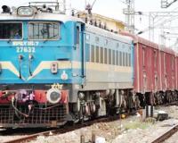 नवल – लांबलचक मालगाडी