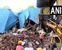 मुंबईतल्या मदनपुरा भागात इमारतीचा भाग कोसळला, ढिगाऱ्याखाली अनेकजण अडकल्याची भिती