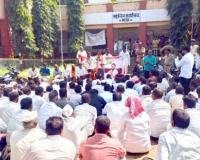 अतिवृष्टीग्रस्त शेतकऱ्यांचा माढ्यात ‘आक्रोश’, अद्याप सरकारी मदत मिळाली नाही; पंचनामे करताना निकषांची पायमल्ली