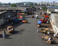 आडते असोसिएशनच्या मनमानीने तीन वर्षांत आडत्यांचा व्यवसाय रसातळाला; आडतदारांचा आरोप