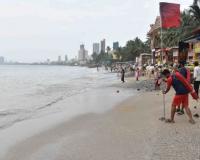 Photo – ‘मोंथा’ चक्रीवादळाचा प्रभाव, मुंबईत दादर समुद्रकिनारी धोक्याचा लाल बावटा