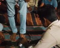 तरुणाला मीम शेअर करणं पडलं महागात,  पंचायतीने दिली भयानक शिक्षा