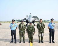 Photo – राष्ट्रपती मुर्मू यांची राफेल भरारी