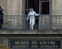 पॅरिसमध्ये धुमस्टाईल चोरी, 800 कोटींचे दागिने घेऊन चोर फरार