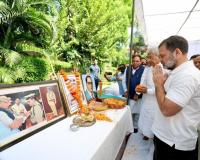 राहुल गांधी चंदीगडमध्ये; IPS अधिकारी वाय. पुरण कुमार यांच्या कुटुंबाची भेट घेत केले सांत्वन