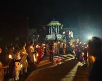 Photo – पहिला दिवा महाराजांच्या चरणी! शिवभक्तांनी किल्ले रायगडावर साजरा केला दीपोत्सव