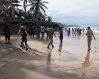 समुद्रकिनाऱ्यावर पोलीस सतर्क , दापोली पाठोपाठ गणपतीपुळे किनाऱ्यावर गस्त